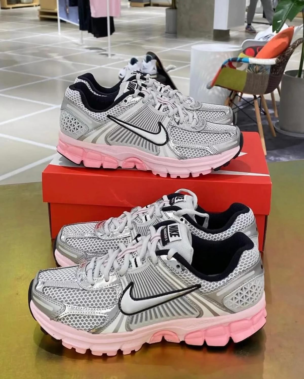 NIKE