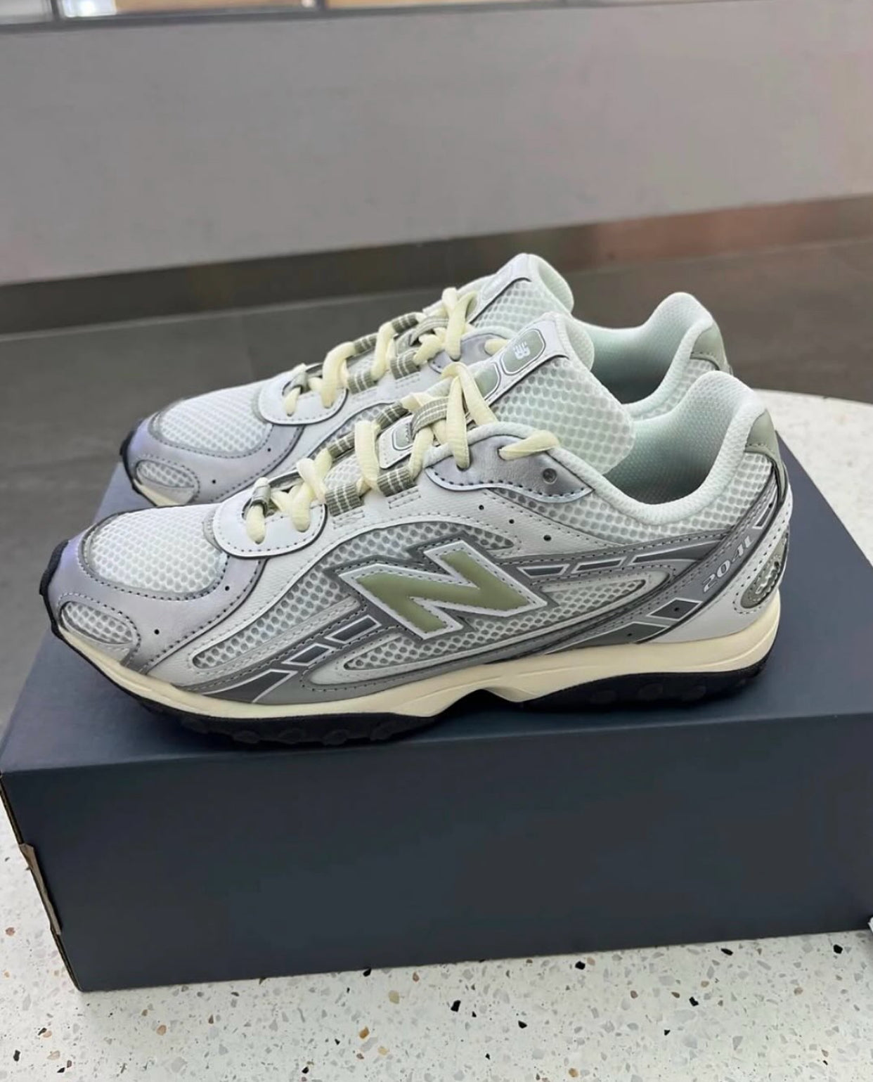 NEW BALANCE