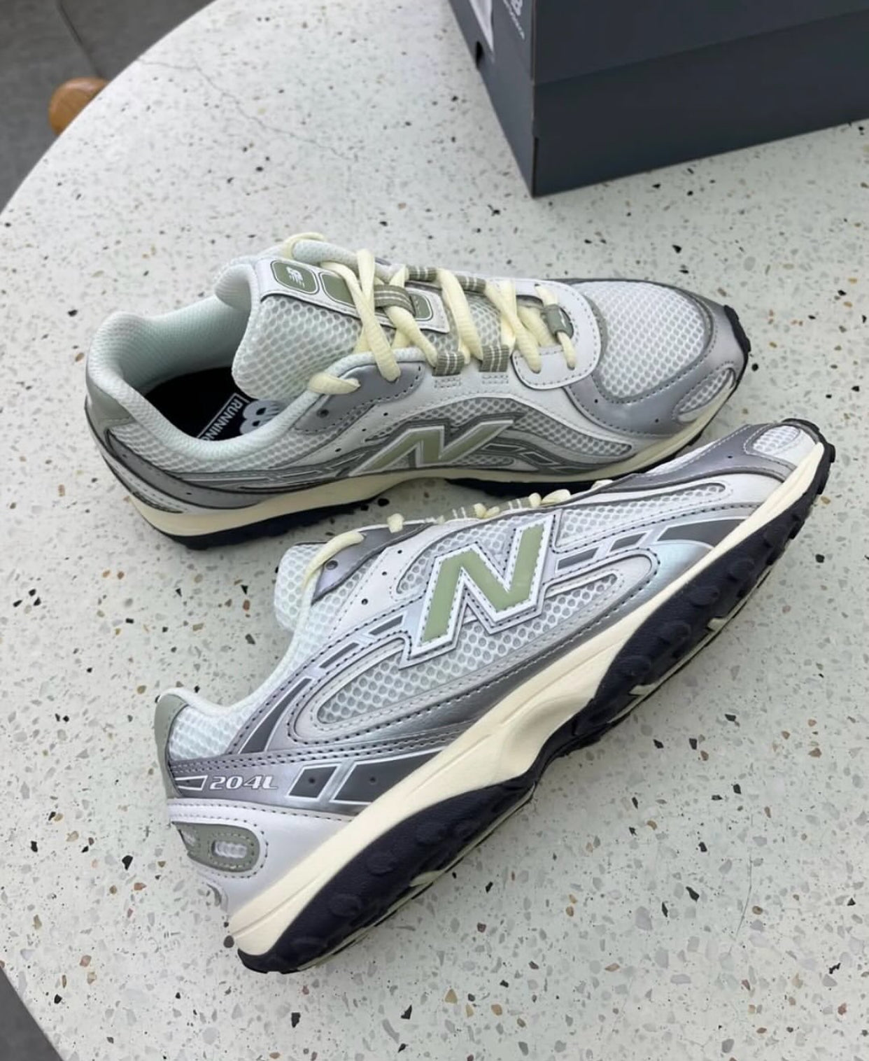 NEW BALANCE