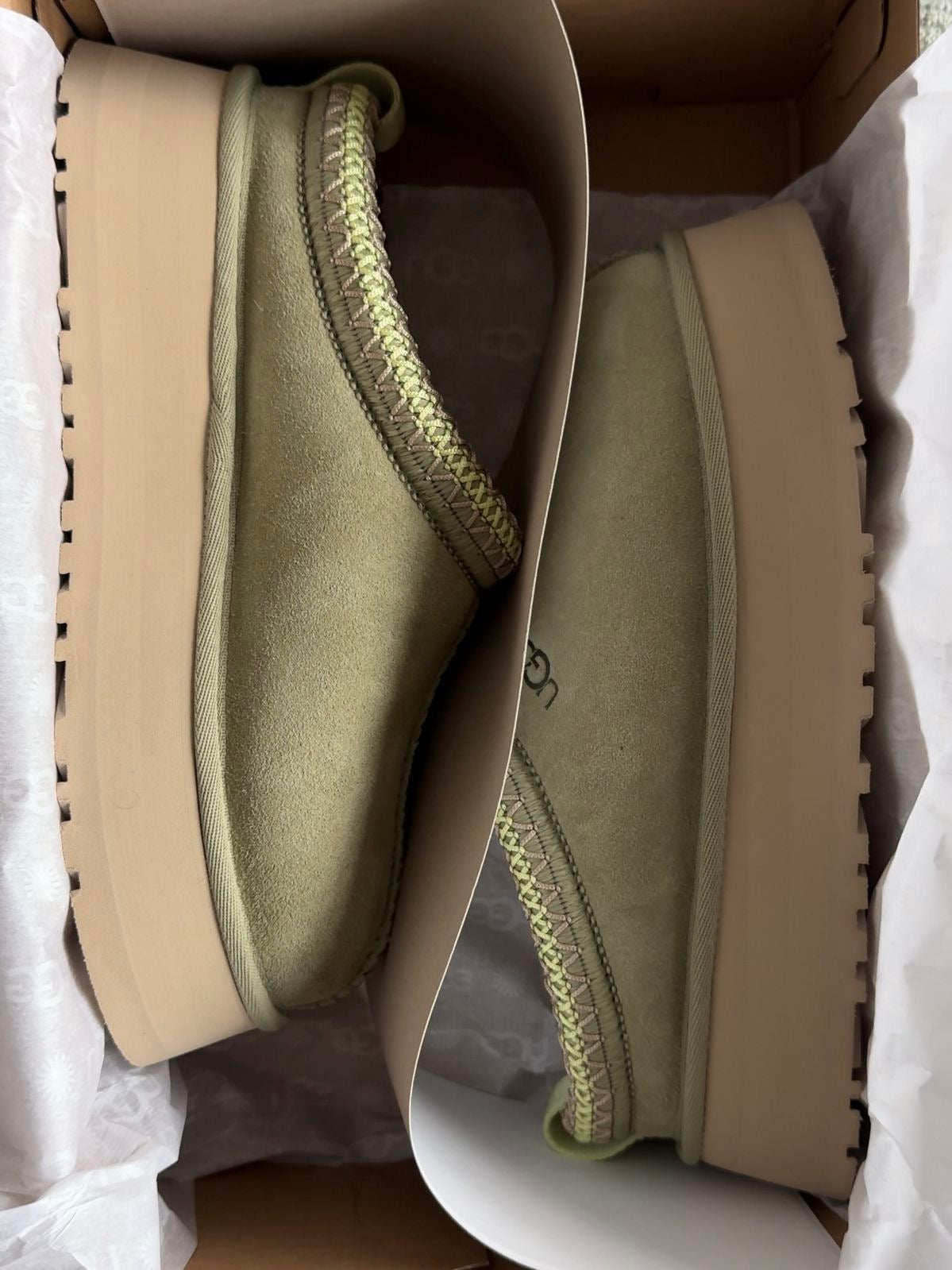 UGG