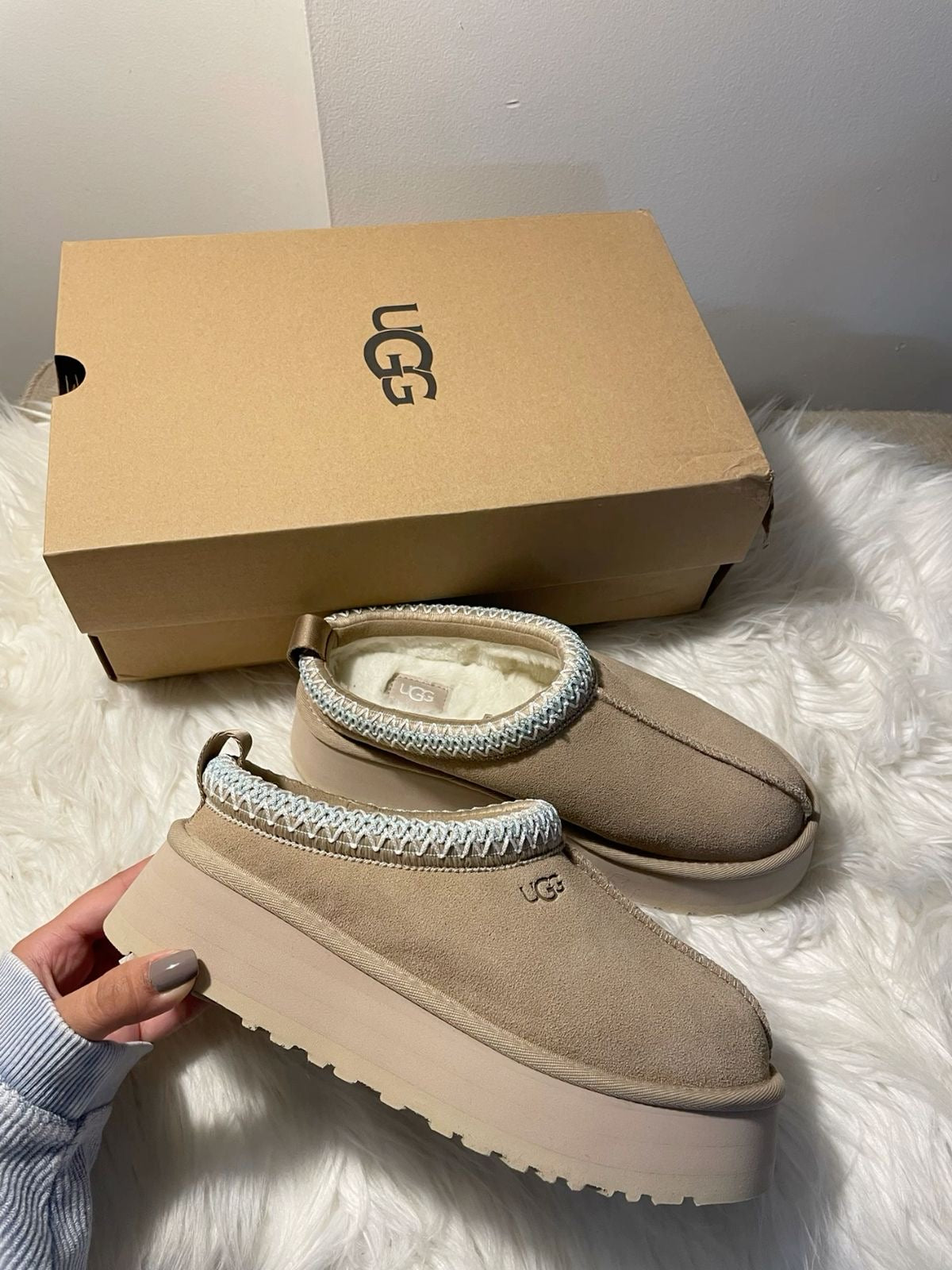 UGG
