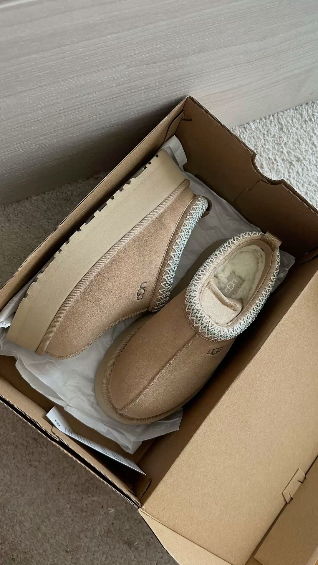 UGG