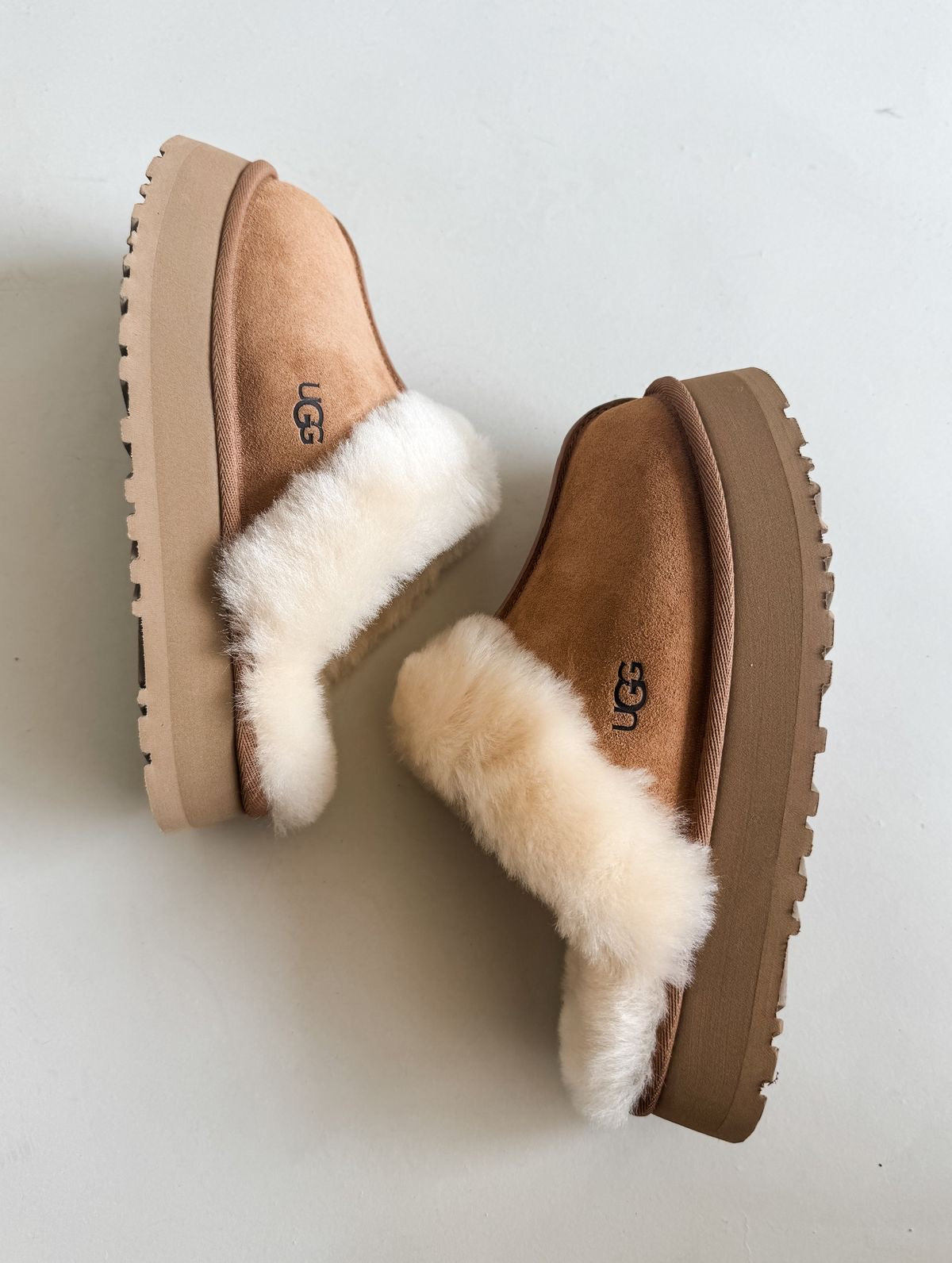 UGG