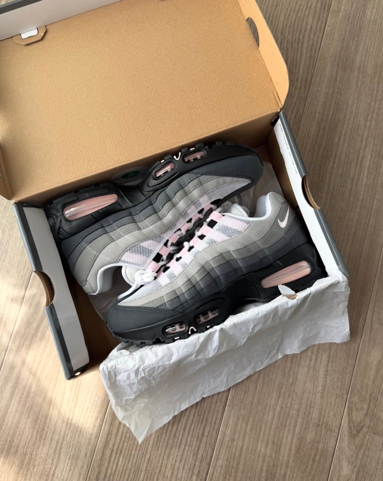 NIKE