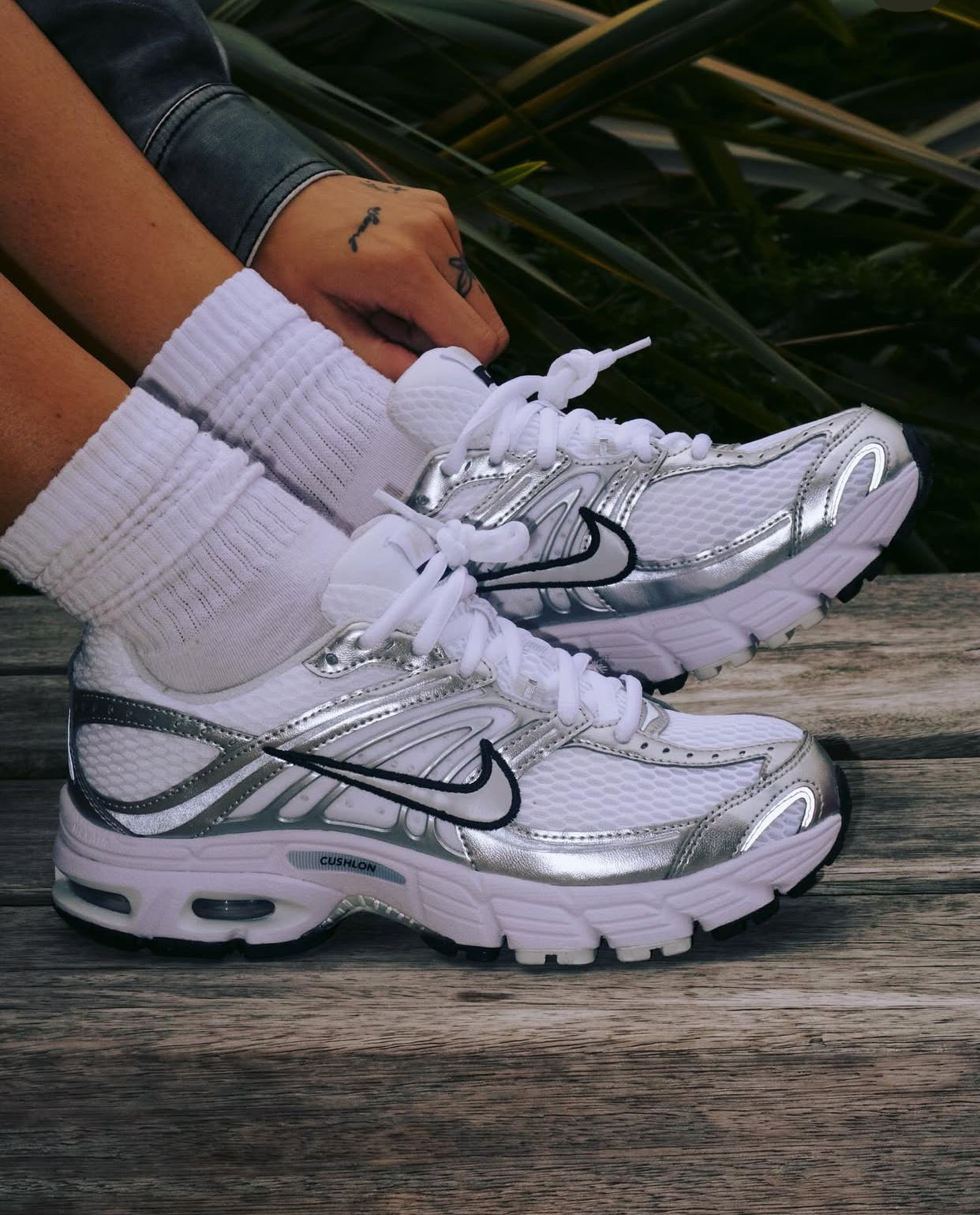NIKE